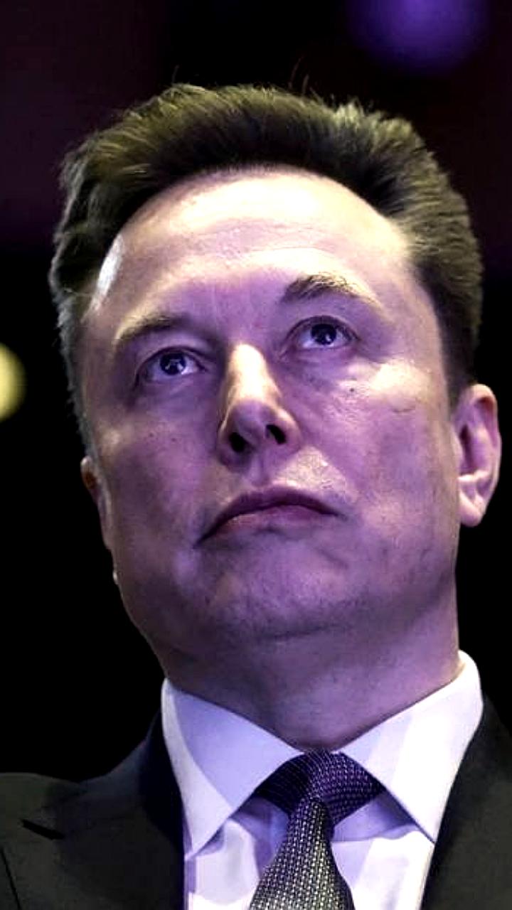 Чат-бот Grok от Илона Маска вызывает споры из-за необъективных сравнений