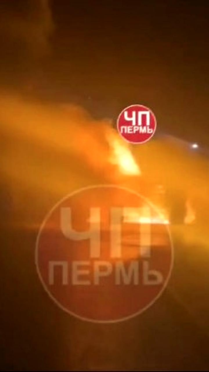 Ночной пожар на Парковом: сгорели четыре автомобиля, причина поджог