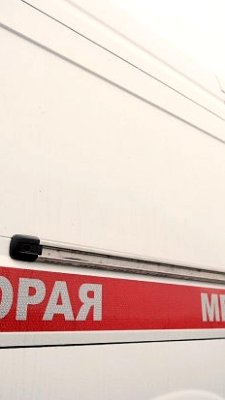 Два человека пострадали при падении крана в Волгограде