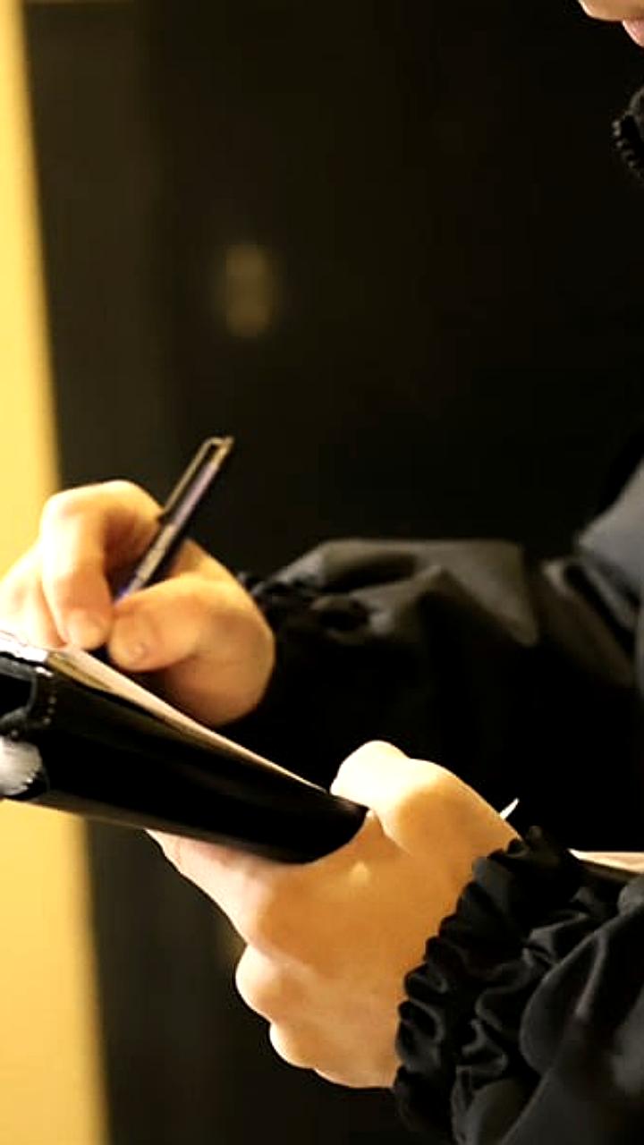 СК начал проверку после инцидента с падением ребенка в затопленный подвал в Первомайском