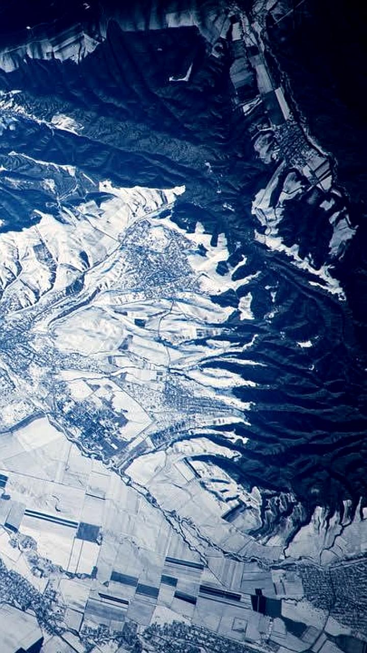 Космонавт Антон Шкаплеров делится впечатляющими снимками Ингушетии и Владикавказа с борта МКС