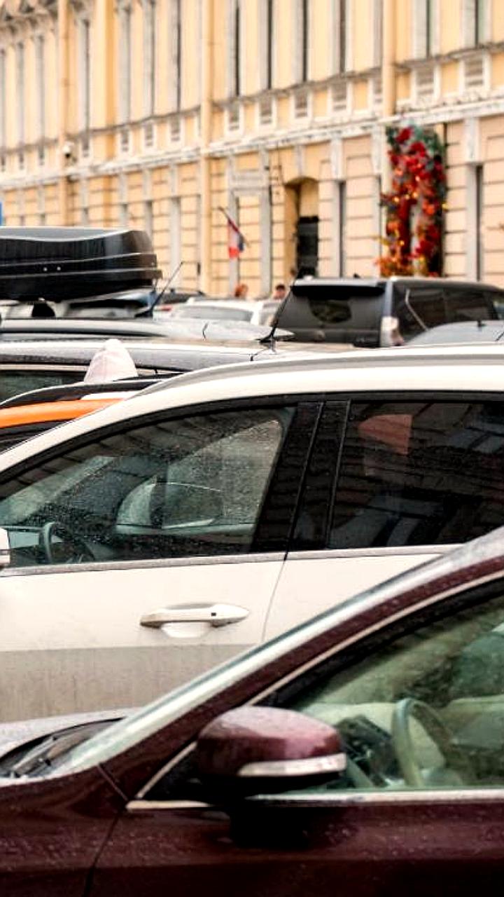 В Петербурге стартовала выдача номерных знаков с новым кодом региона 778