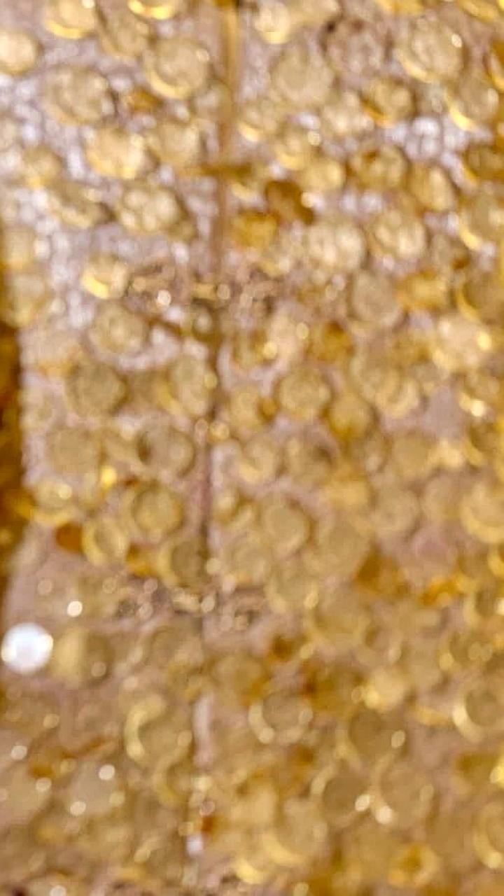 Калининградский янтарный комбинат создал уникальный кокошник из 1145 элементов