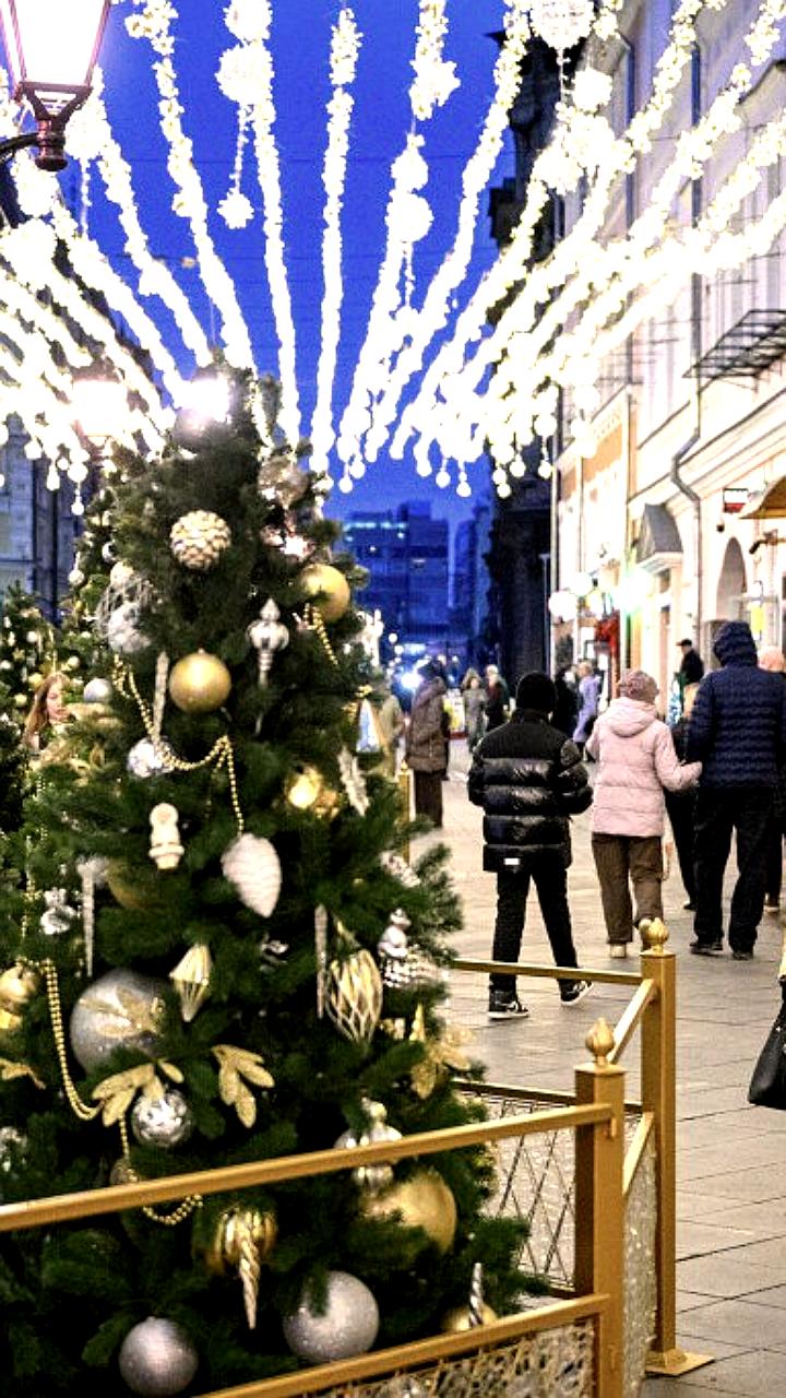 90% москвичей довольны архитектурной подсветкой города, согласно ВЦИОМ