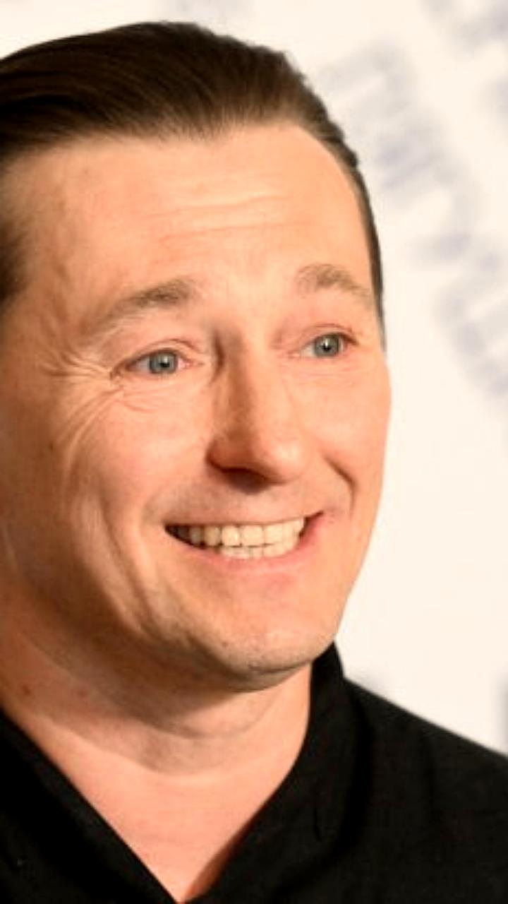 Сергей Безруков подал иск против предпринимателя за продажу масок с его изображением