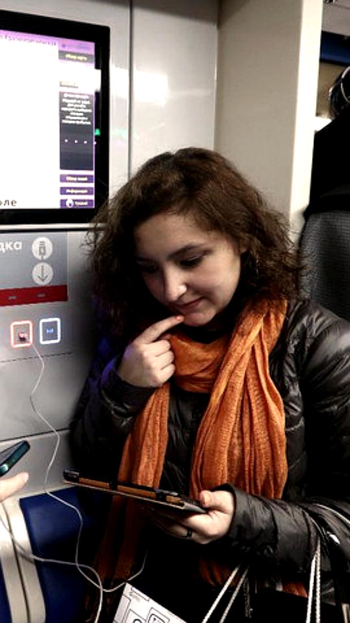 Юристы предупреждают: до 4 лет тюрьмы за подглядывание в чужой телефон