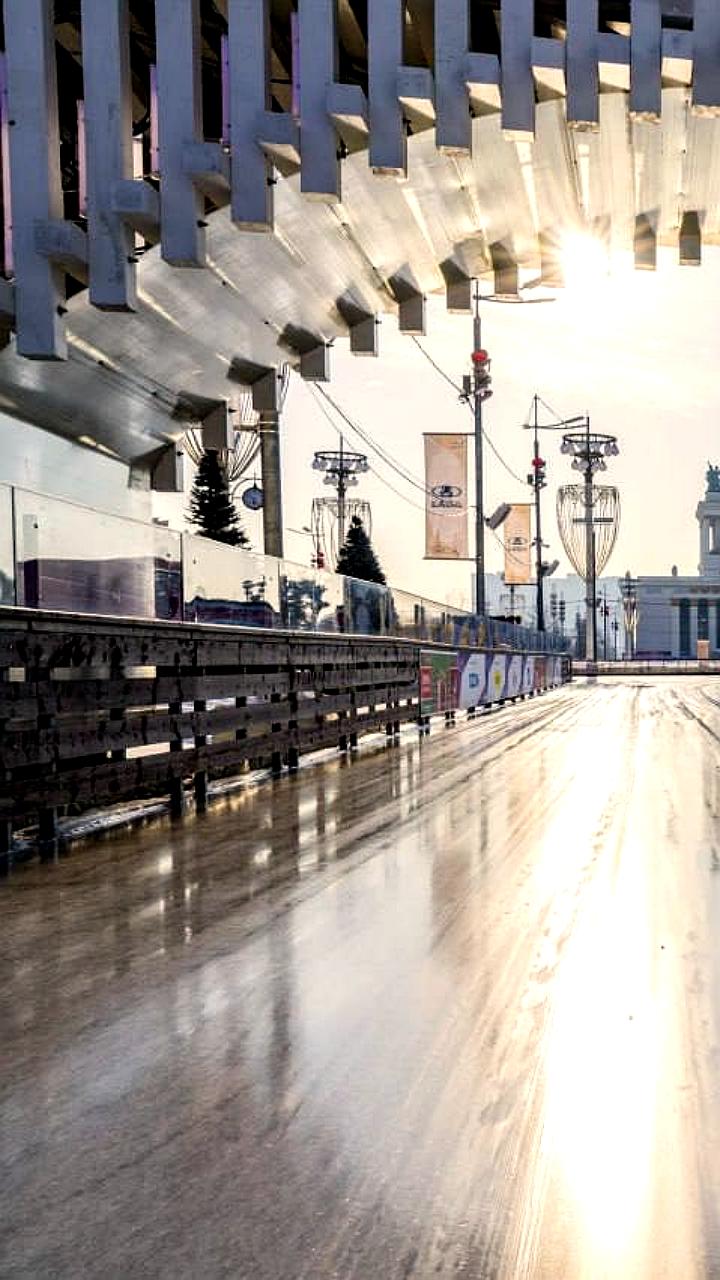 В Москве открылся крупнейший каток на ВДНХ с ледовой площадью более 20 тыс. кв. м