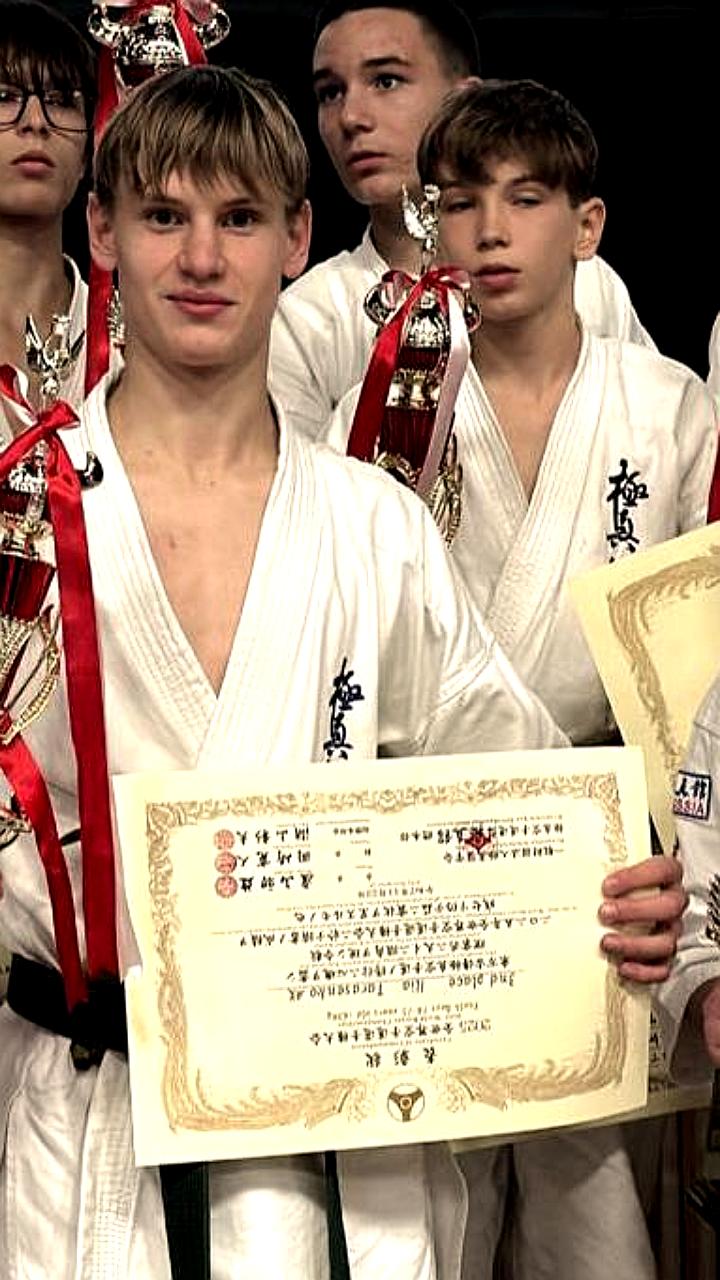 Якутские и новоуренгоецкие спортсмены завоевали медали на чемпионатах России и мира по кикбоксингу и киокусинкай