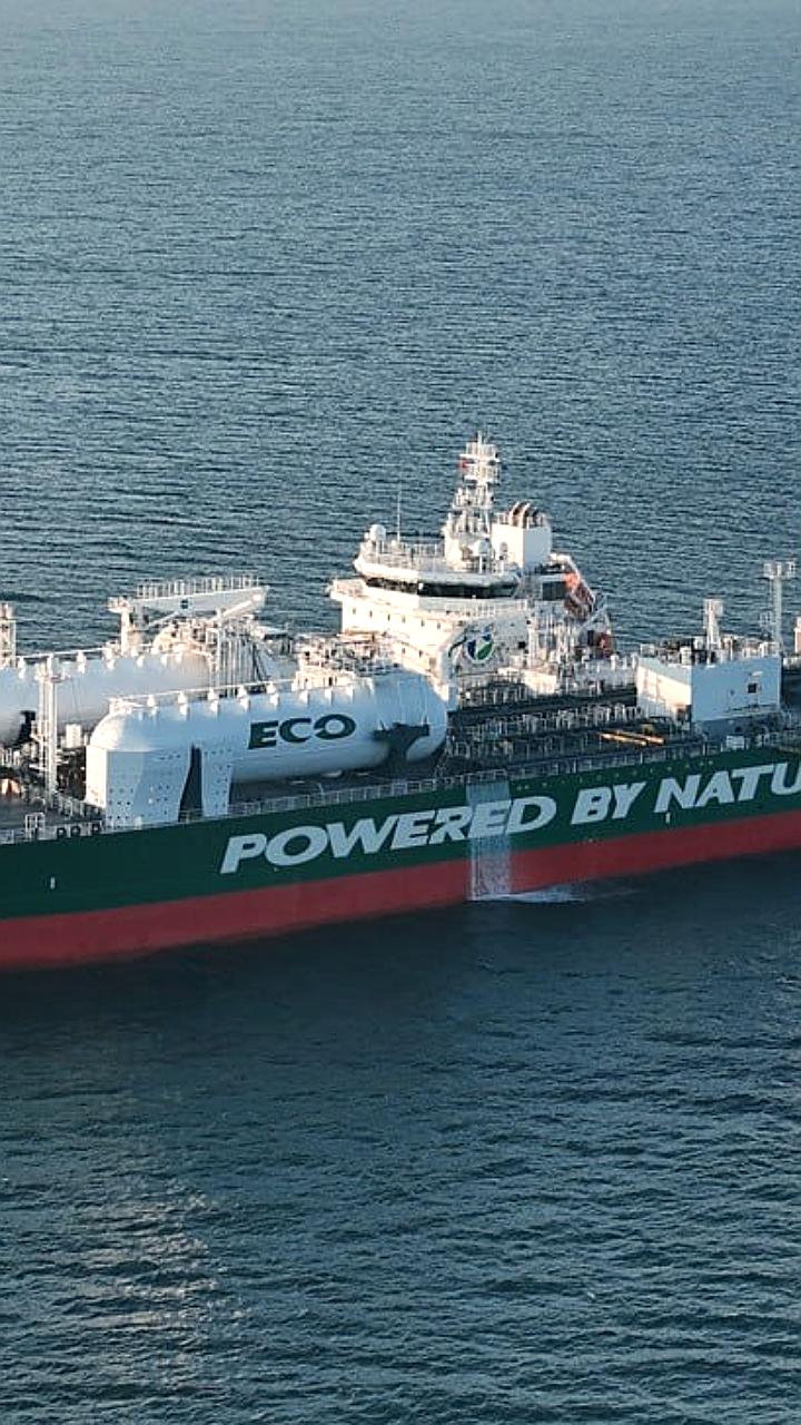 Совкомфлот запустил новый танкер Иван Айвазовский для перевозки нефтепродуктов