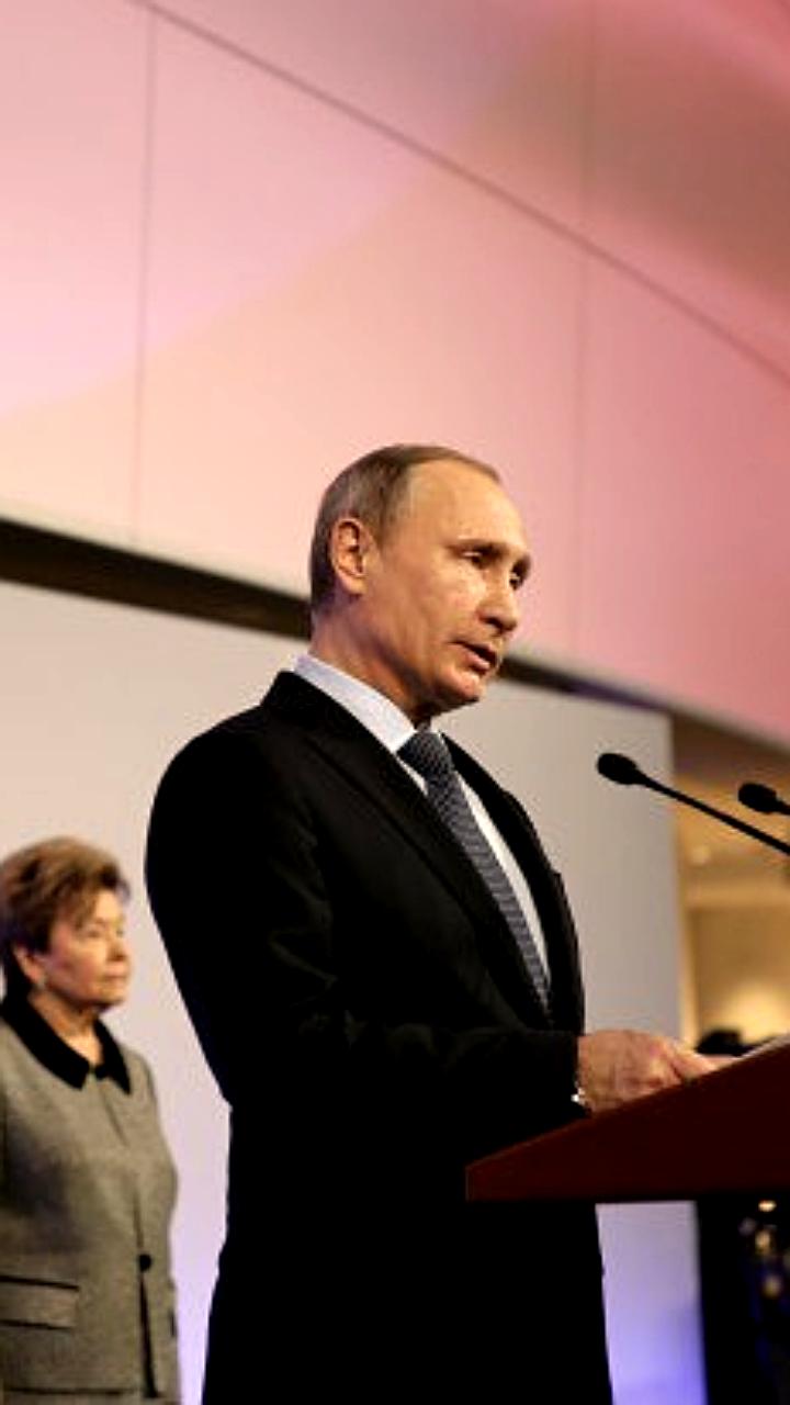 Ельцин Центр отмечает 10-летие с выставкой и поздравлением от Путина