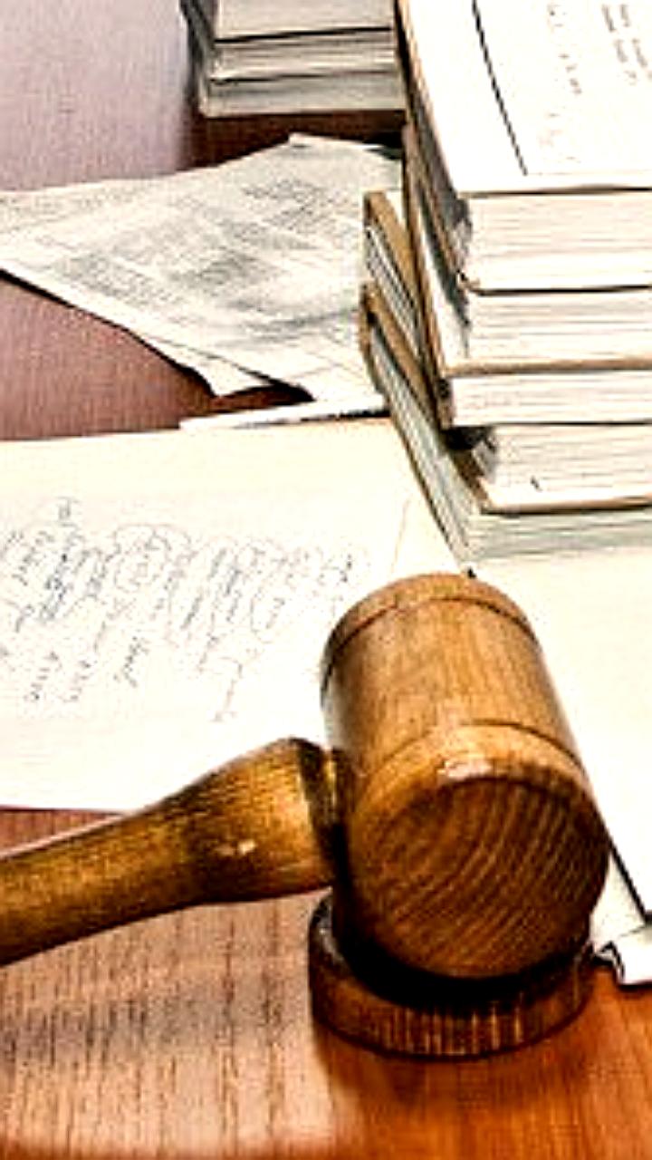 Суд приговорил Михаила Минаева к девяти годам за растрату, а также осудил сотрудников аэропорта Ноябрьска за нарушение безопасности