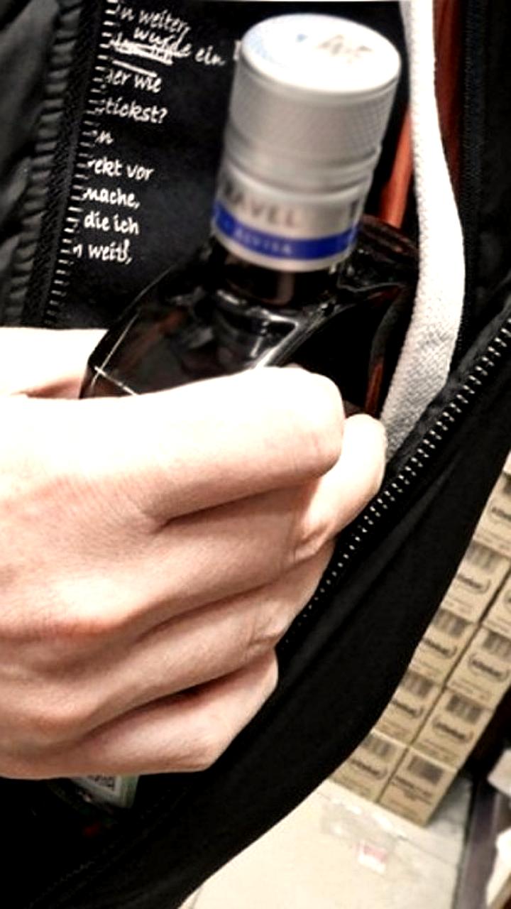 Задержаны подозреваемые в кражах алкоголя и электросамокатов