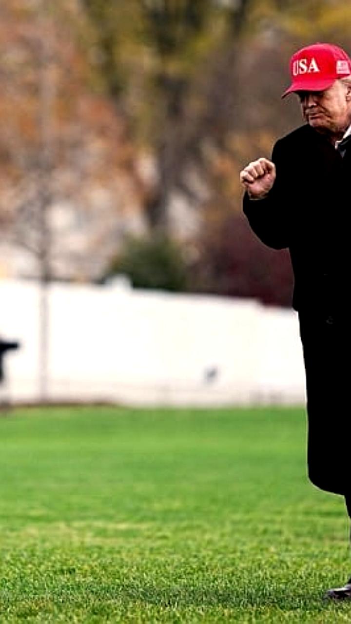 Суд отменил обвинения против Джеймса Коми и Летиции Джеймс