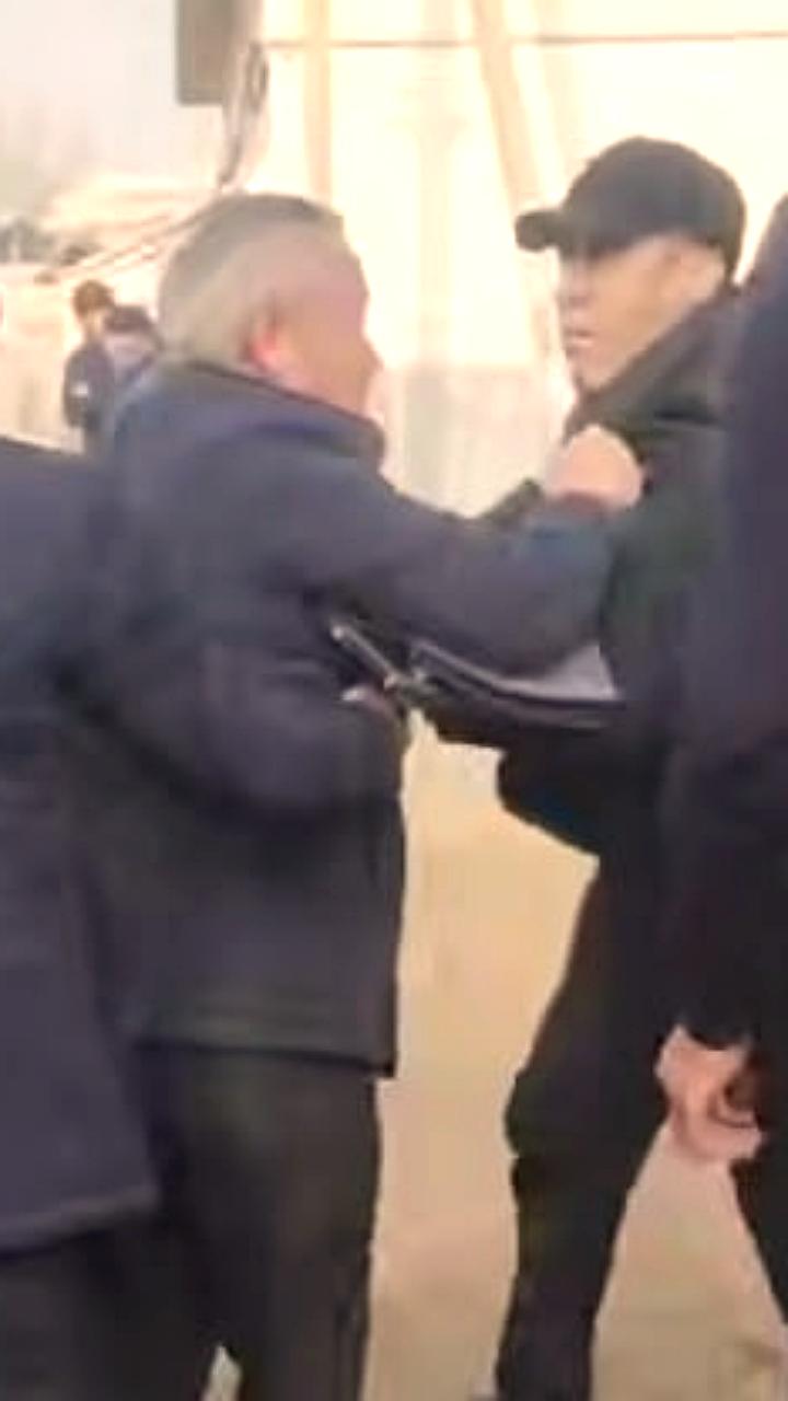 В Узбекистане зафиксированы случаи незаконной вырубки деревьев с вмешательством властей