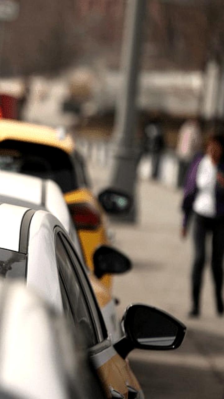 Объединение самозанятых России предлагает изменить правила для таксистов