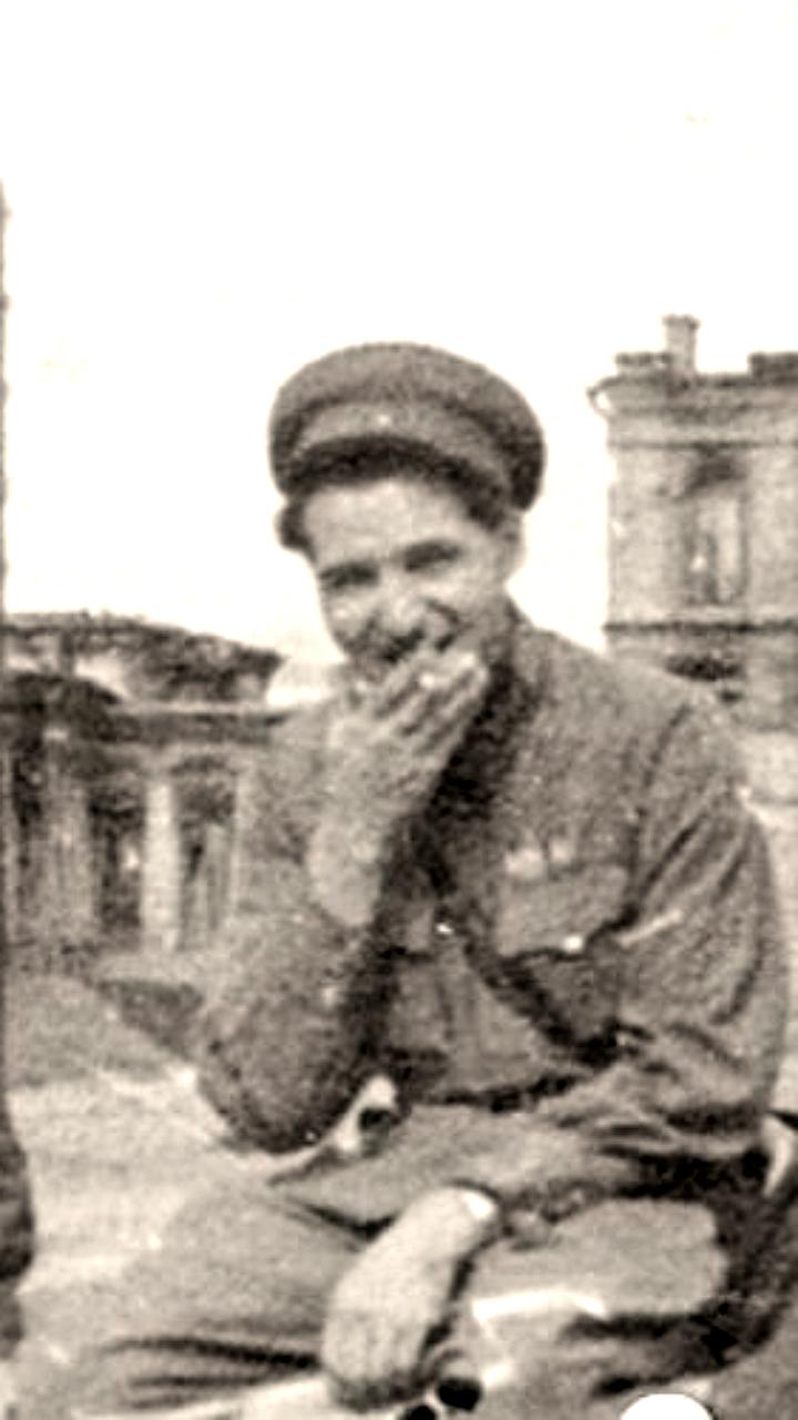 Выставка и поэтический час к 110-летию Константина Симонова