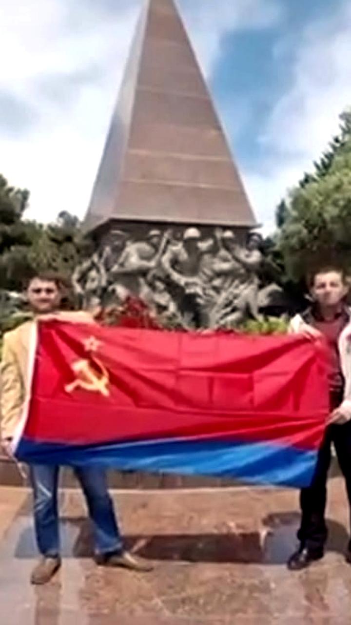 В Баку задержаны организаторы незаконного митинга с советскими флагами