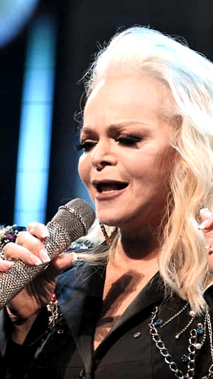 Лариса Долина планирует заработать 105 млн рублей на новогодних концертах