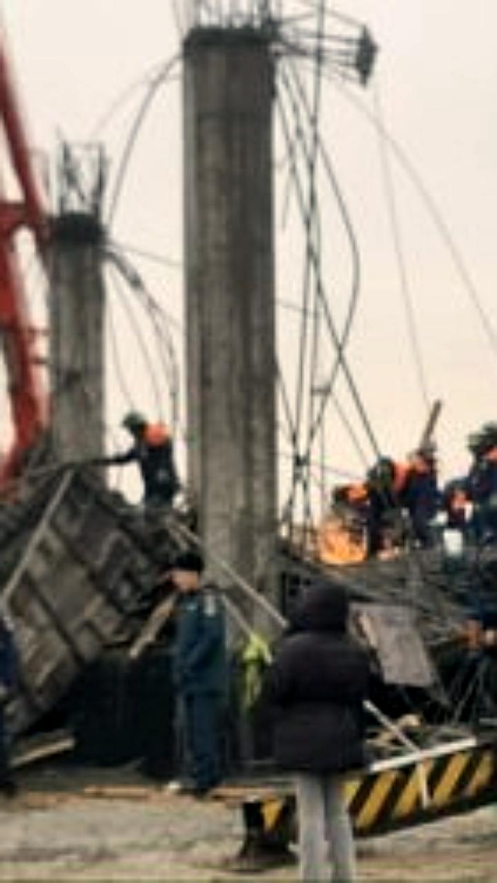 Четыре человека спасены после обрушения ангара в Южно Сахалинске