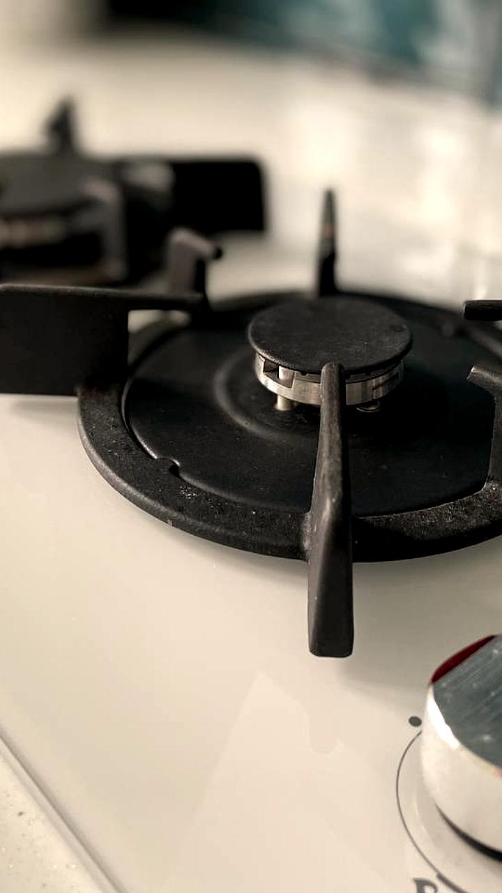 Прокуратура Омска оспаривает тарифы на газ, а в Камчатке задержаны должники за самовольное подключение к электросетям