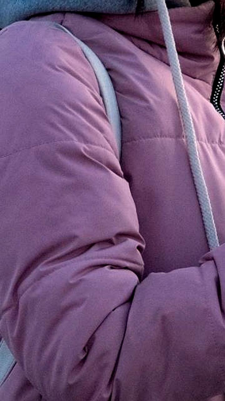 Анализ: Взрослые сыновья получают больше денежных переводов от матерей, чем дочери