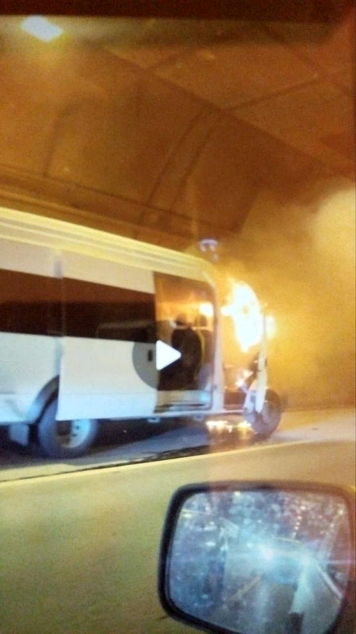 В Туле потушили автобус после возгорания на конечной остановке