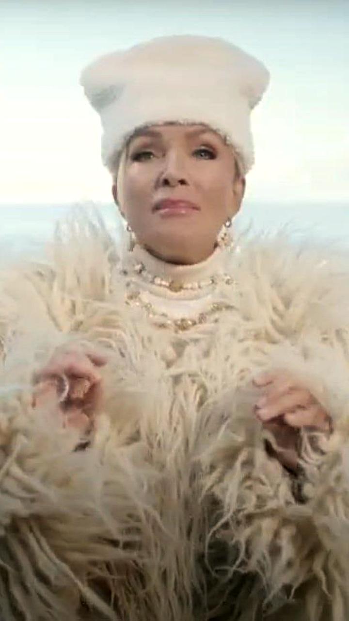 Лайма Вайкуле подверглась критике за исполнение украинской песни в рекламе АТБ