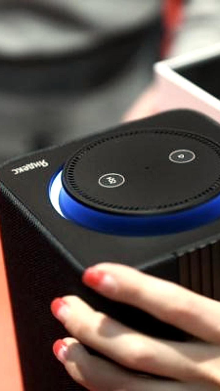 Сбои в работе голосового помощника Алиса затронули пользователей по всей России