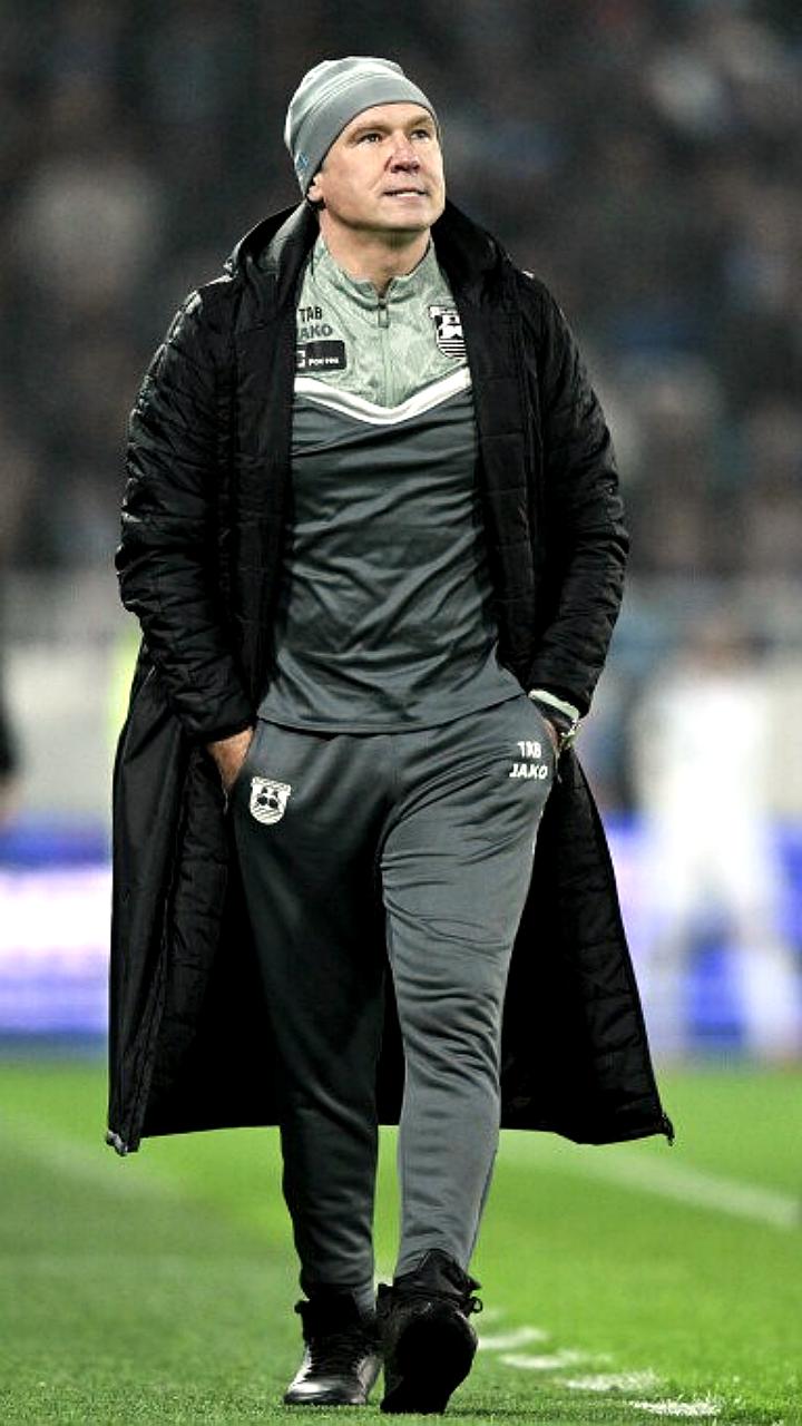 Тренер Балтики Талалаев удален за жест в матче со Спартаком