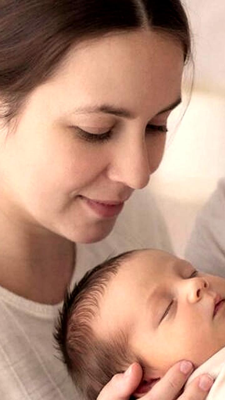 В Барнауле и Мирном торжественно вручили свидетельства о рождении новорожденным