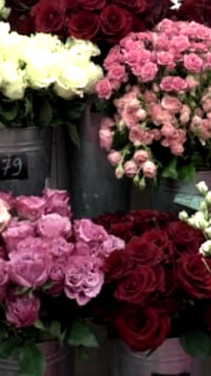 В Екатеринбурге подорожали цветы и сладости в преддверии Дня матери