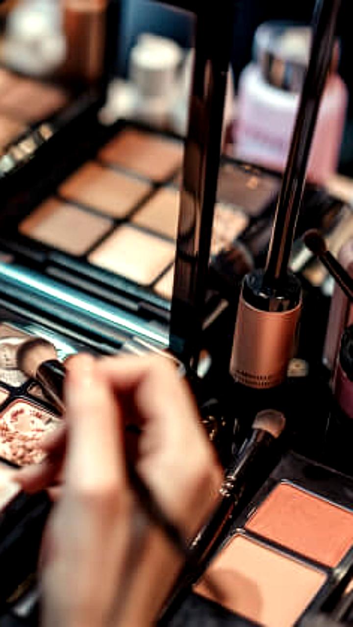 В России продолжается снижение числа магазинов косметики при росте выручки