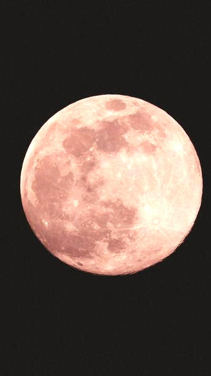 Суперлуние 5 декабря: яркое зрелище в Москве и Петербурге