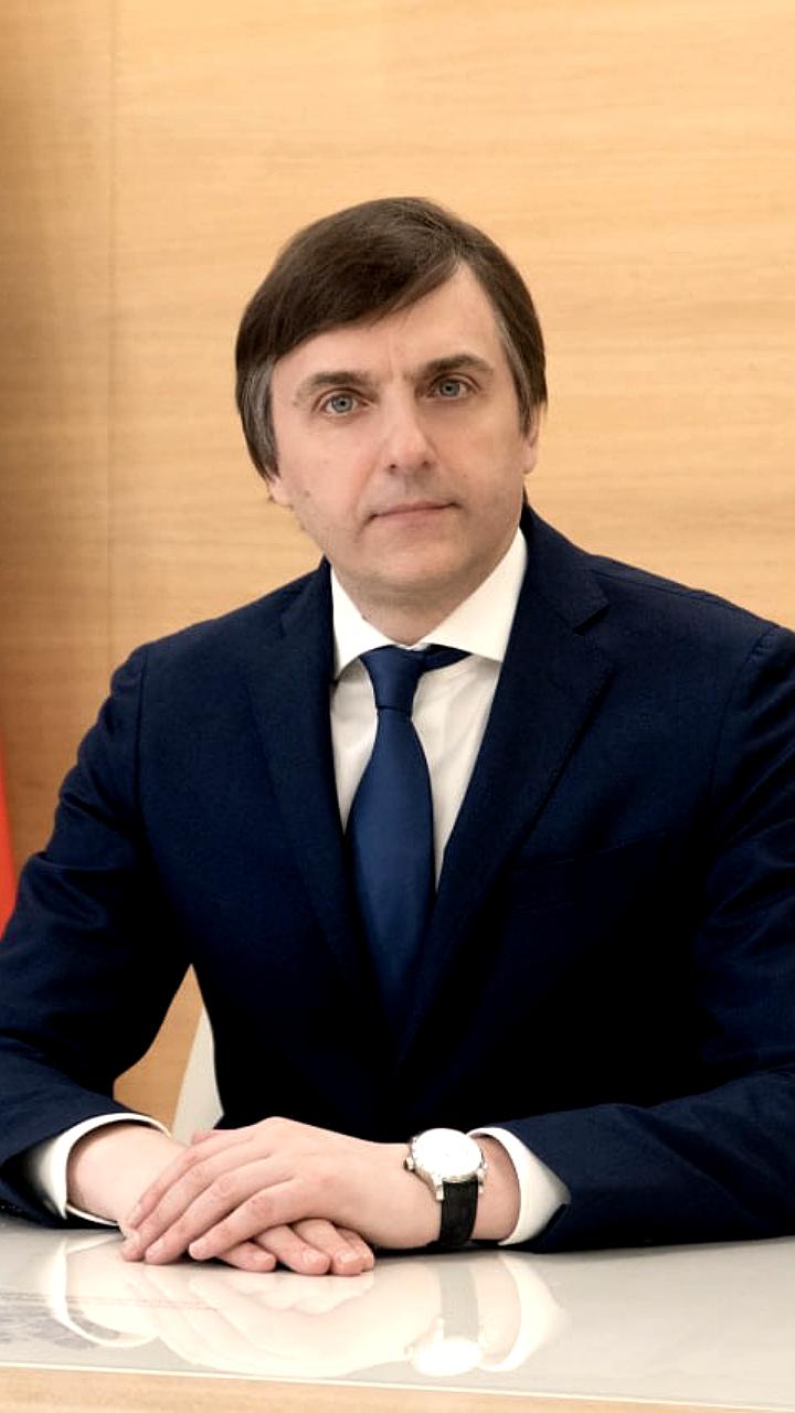 Михаил Мишустин поздравил учителей математики с профессиональным праздником