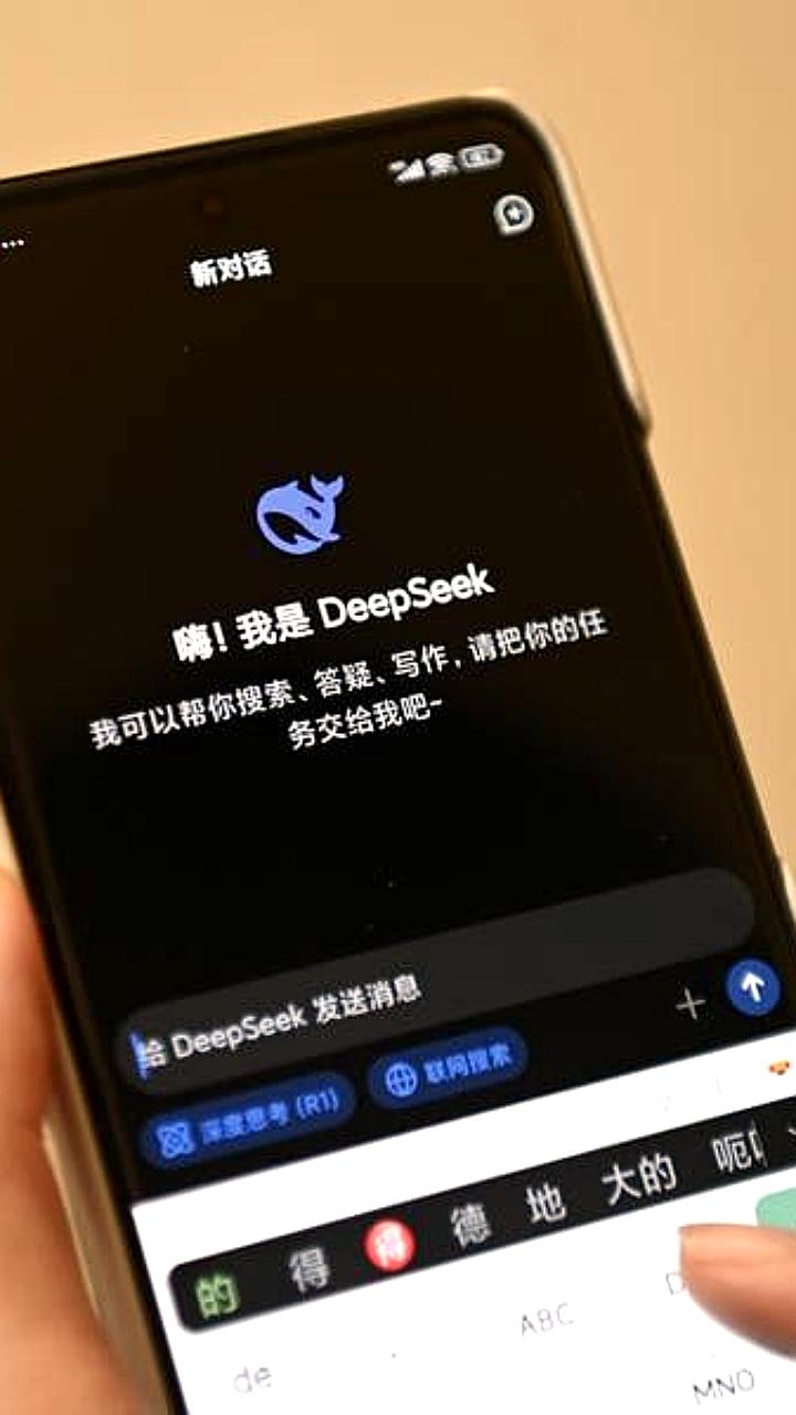 DeepSeek представила DeepSeekMath V2, модель ИИ, преодолевающую человеческие достижения в математике
