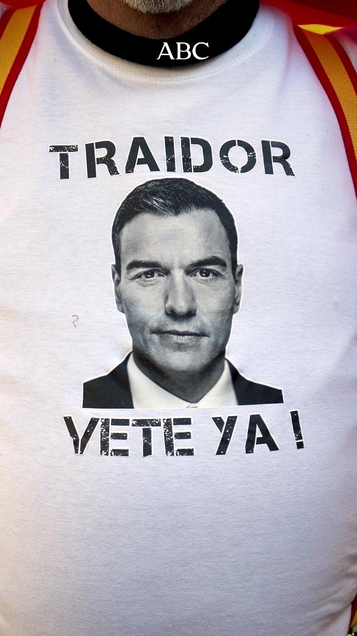 Массовая демонстрация в Мадриде против правительства Санчеса из-за коррупционных скандалов