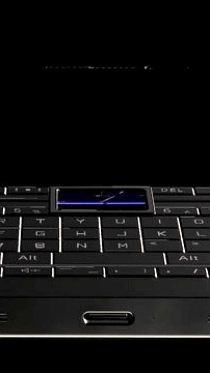 Lotus Technologies анонсировала смартфон Diplomat с физической клавиатурой и двумя экранами