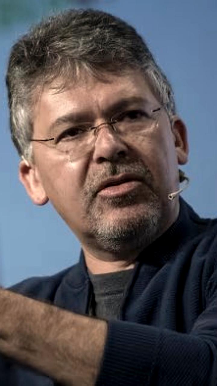 Уход Джона Джаннандреа из Apple: новый руководитель ИИ Амар Субраманья