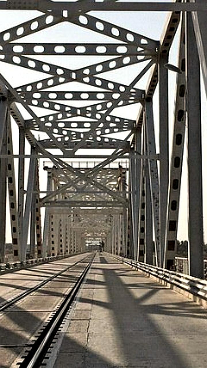 Узбекистан возобновил движение граждан через границу с Афганистаном