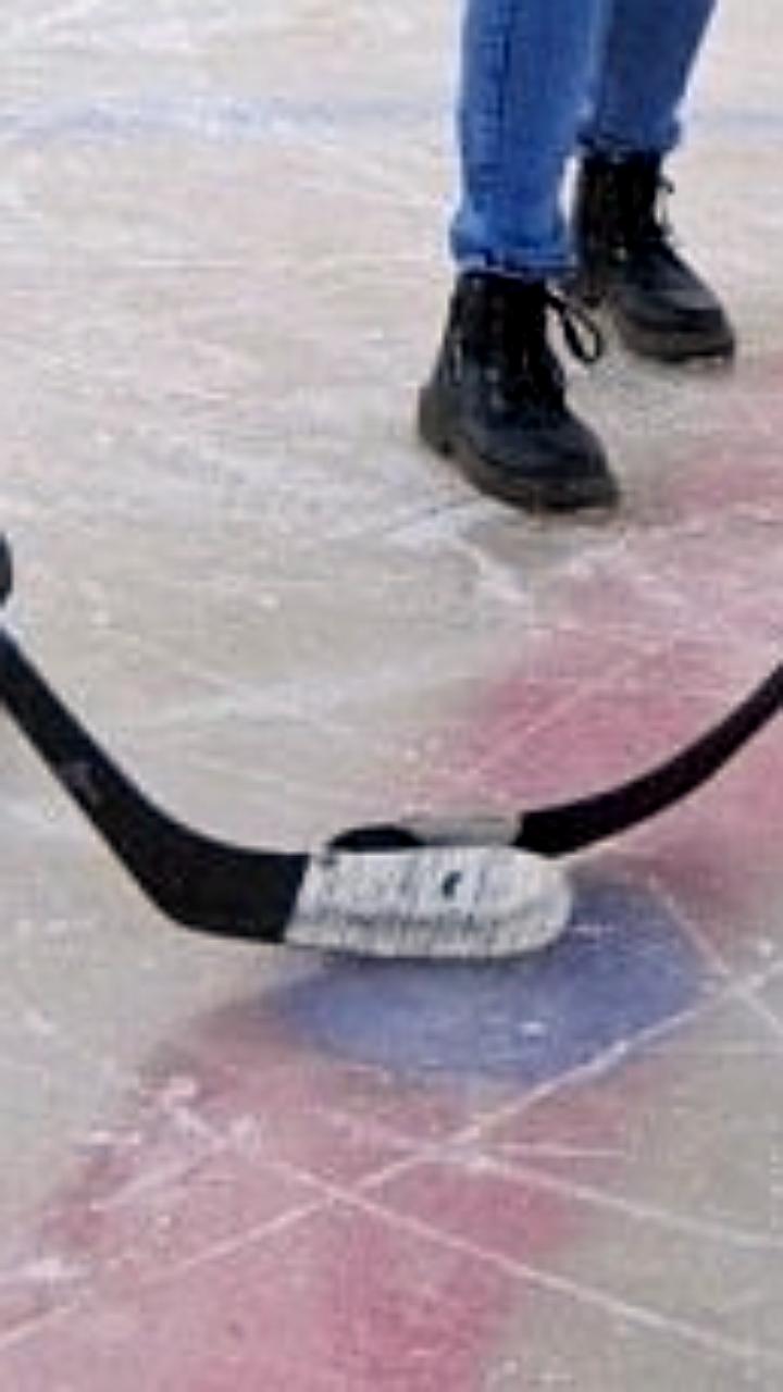 В Оренбурге хоккейные ворота упали на ребенка, администрация компенсирует моральный вред