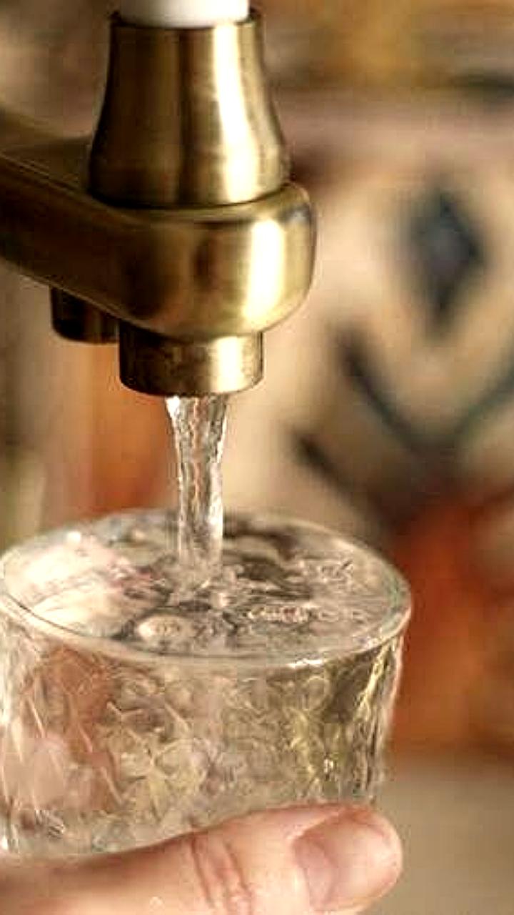 Мошенники обманывают россиян, предлагая фальшивую проверку качества воды