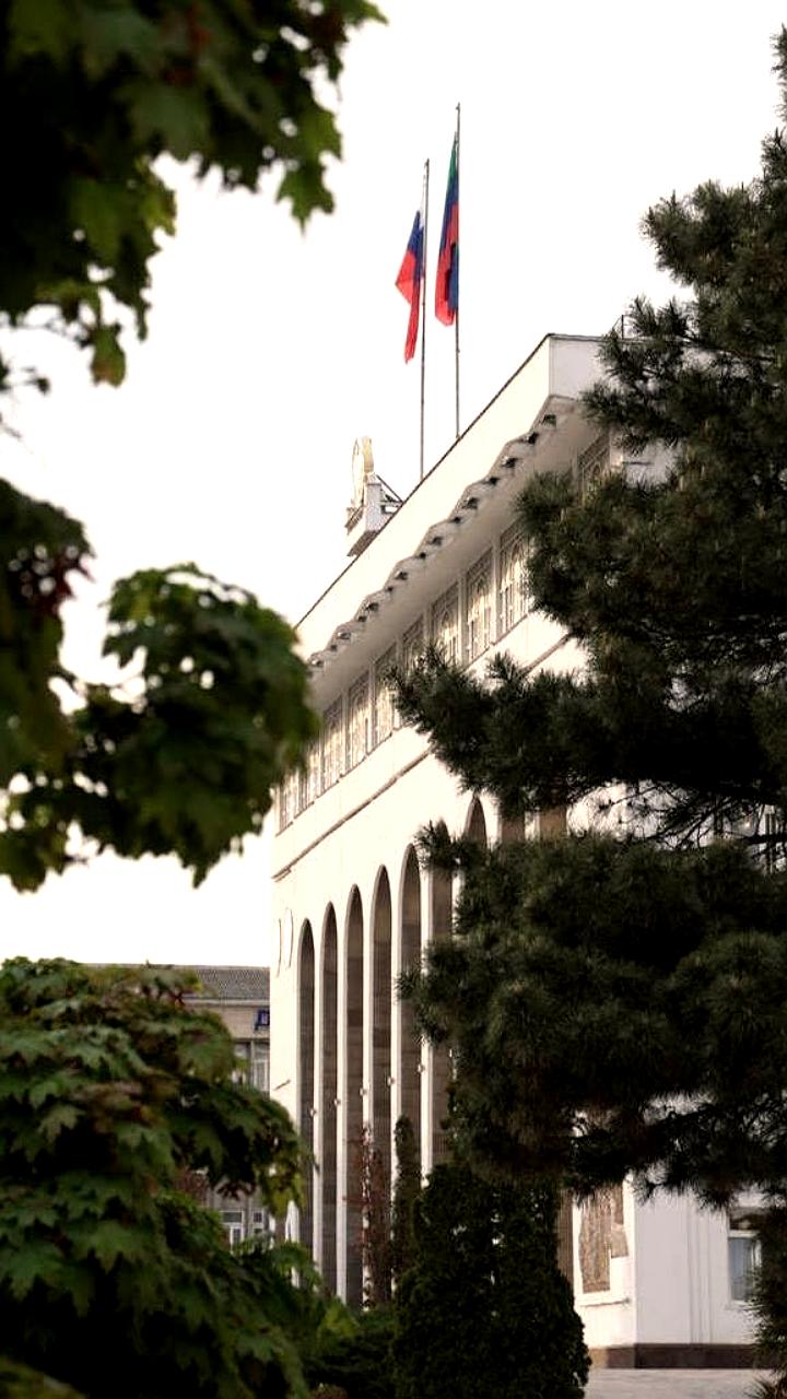 Сергей Меликов обсудил ключевые вопросы на ежемесячном совещании