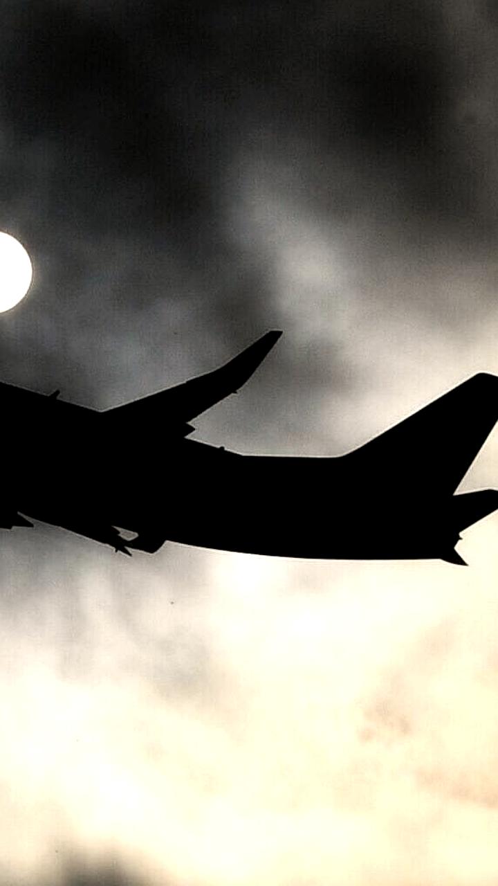 Самолет из Новосибирска перенаправлен в Якутск из-за метели в Магадане