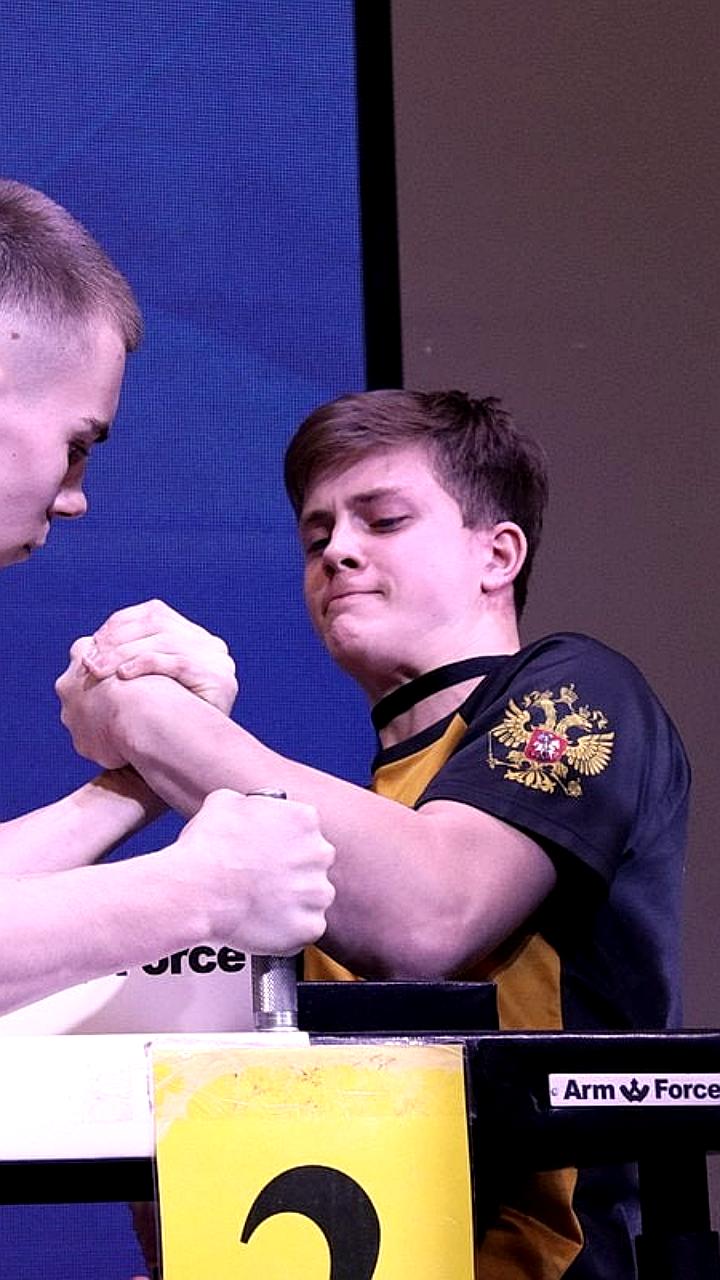 Спортивные успехи студентов: медали и рекорды на соревнованиях по армрестлингу и пауэрлифтингу