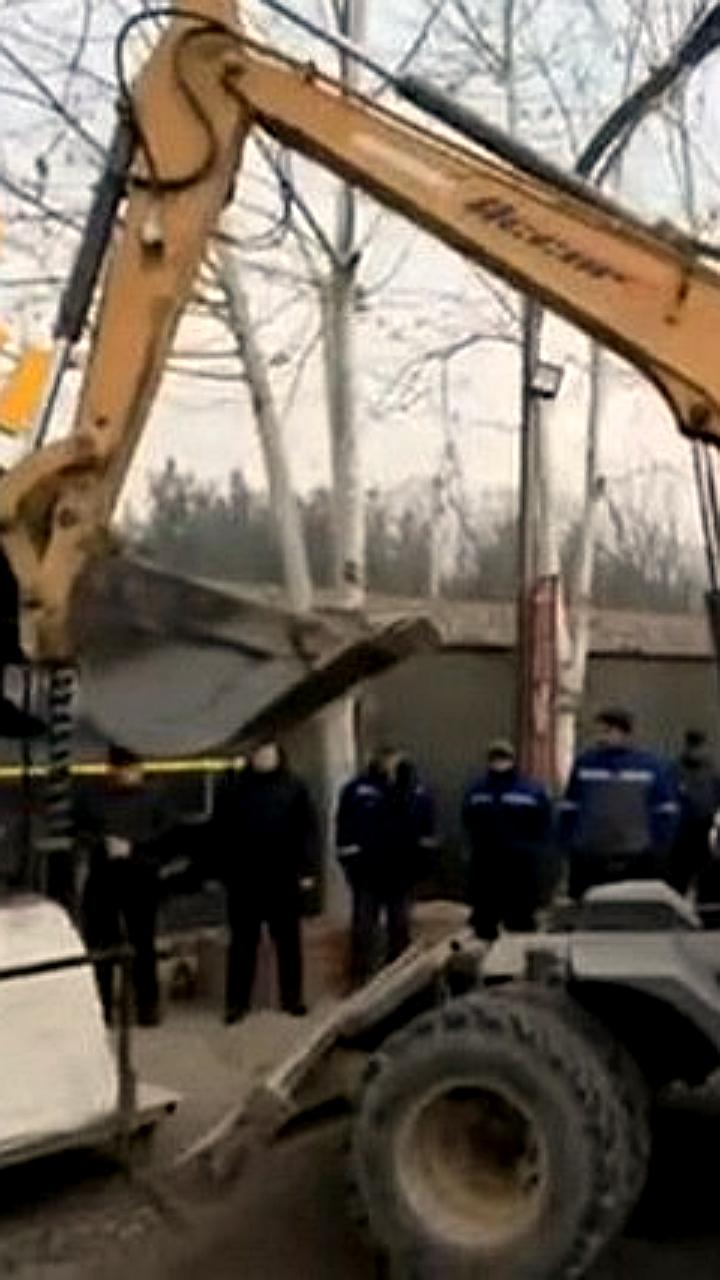 В Андижанской области снесены тандыры: хокиму района объявлен выговор