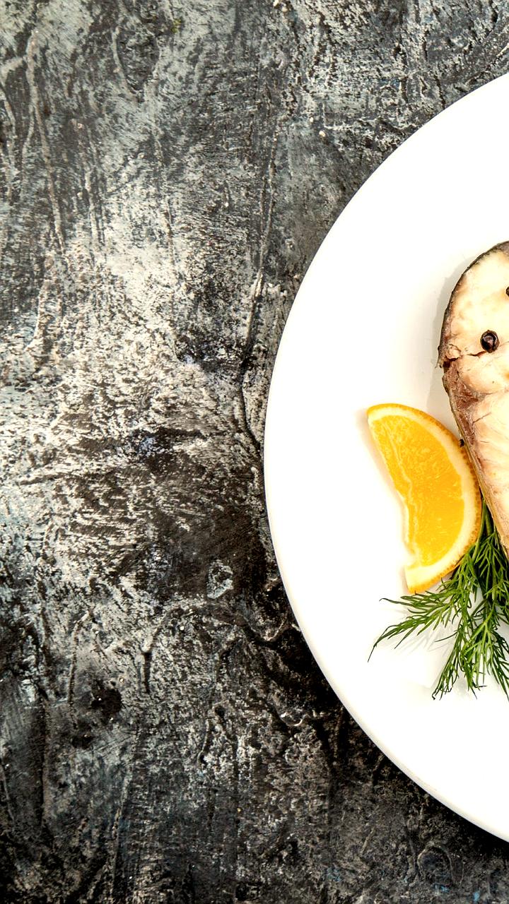 Путин поручил увеличить закупки рыбы для школьного питания