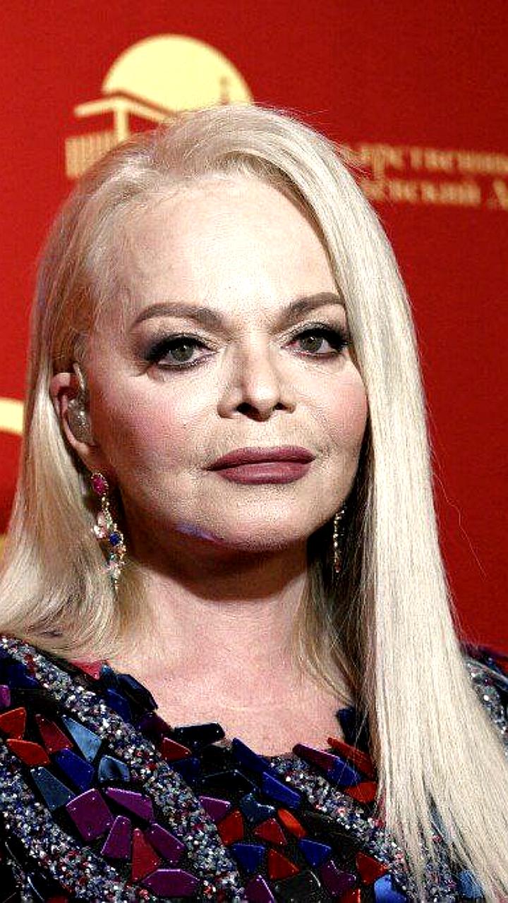 Лариса Долина предлагает рассрочку по возврату стоимости квартиры, покупательница отвергает условия