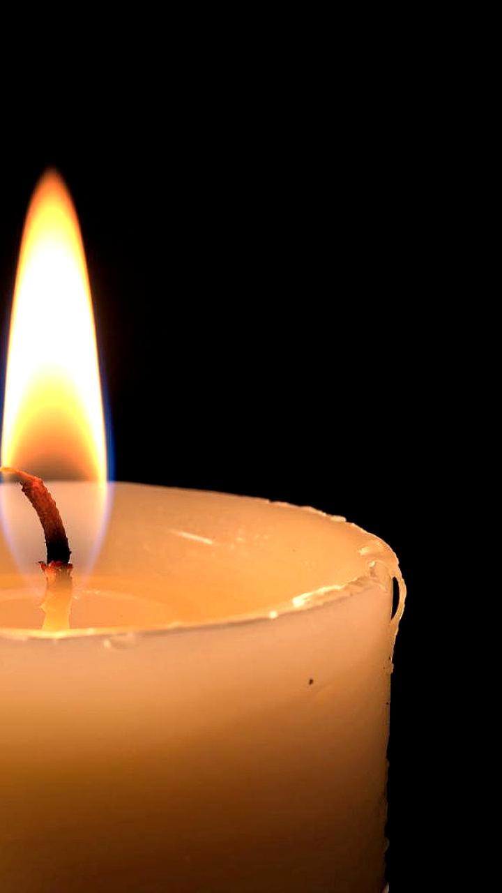 В Новоуткинске проходят проводы школьницы, погибшей в ДТП с пьяным водителем