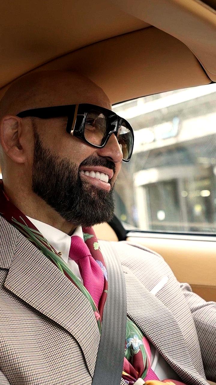 Блогер Николай Василенко зарегистрировал товарный знак 'Человек Улыбка' до 2035 года