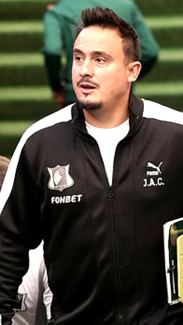 Тренер ФК Ростов Джонатан Альба продлил контракт с клубом